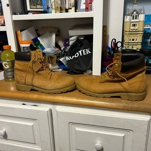 Men’s 10.5 Timberland Boots